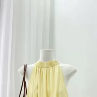 Photo 1 of Đầm maxi cổ yếm vàng nhạt nữ