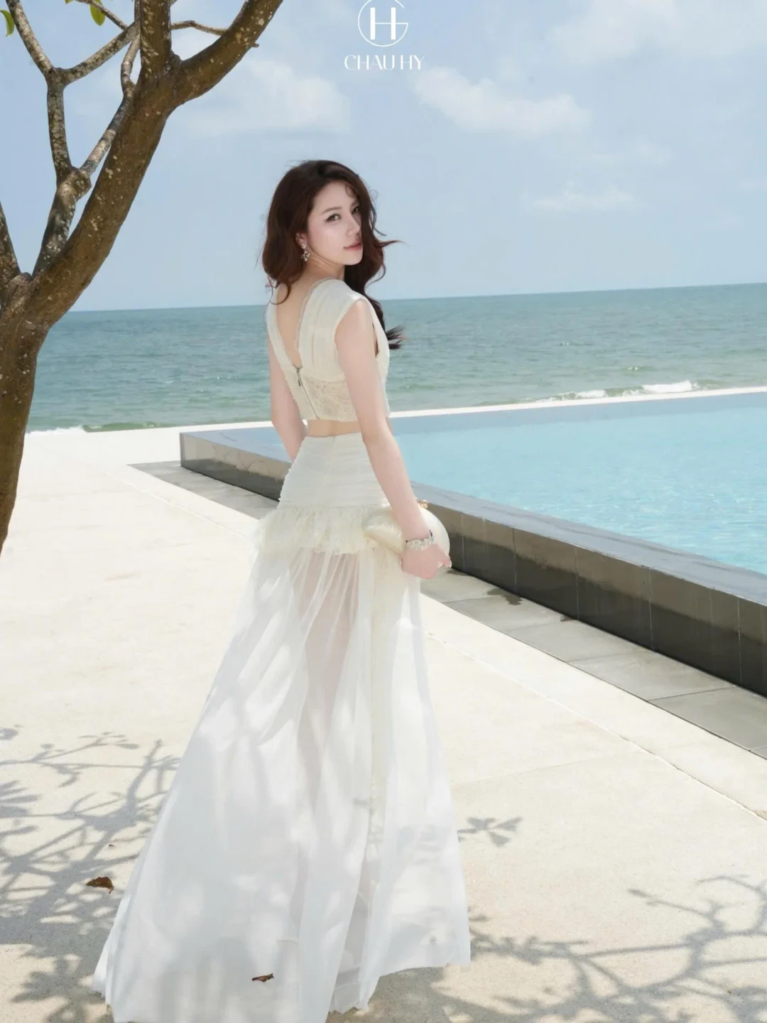 Ảnh 2 của Set croptop ren trắng chân váy voan nữ