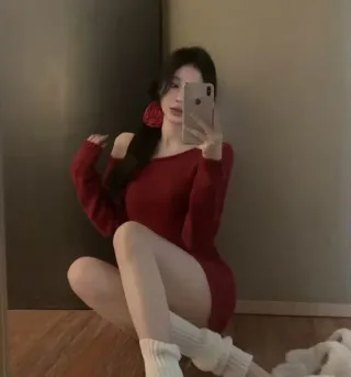 Ảnh 4 của Đầm len đỏ hở lưng nơ size S