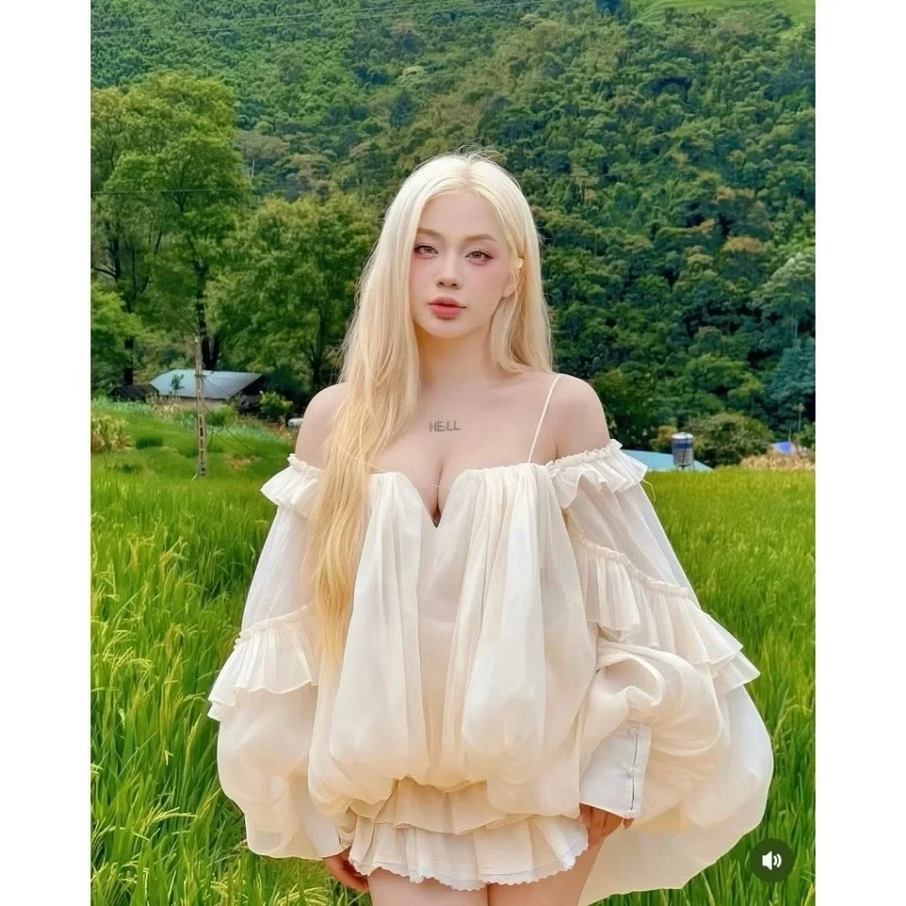 Photo 1 of Áo blouse trễ vai trắng bèo nhún