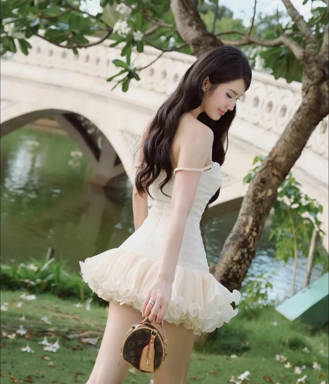Ảnh 2 của Đầm búp bê trắng kem xòe nữ