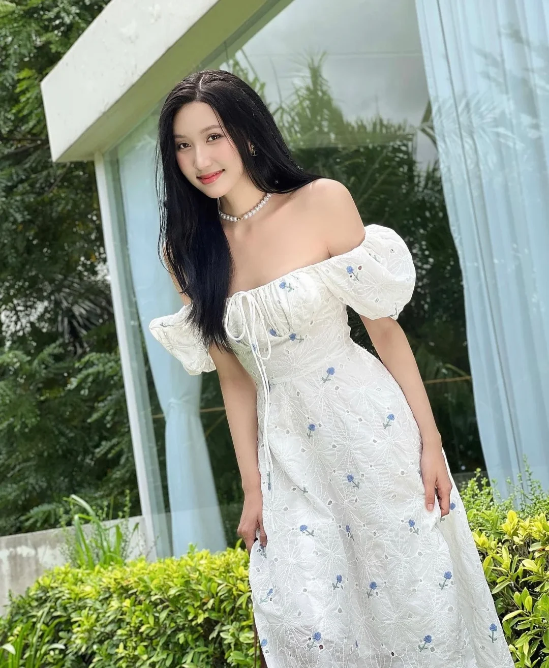 Photo 5 of Váy midi trắng hoa nhí Coqui size S