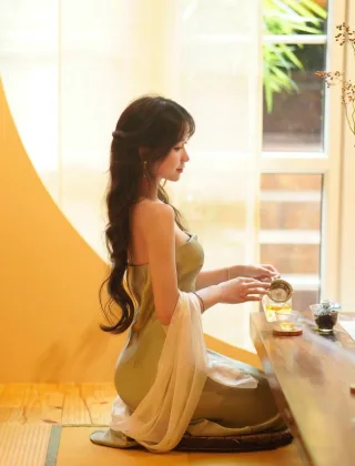 Photo 4 of Váy cúp ngực lụa xanh nhạt nữ