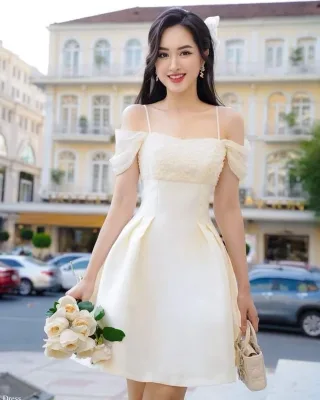 Photo 1 of Đầm trắng kem trễ vai sang trọng nữ