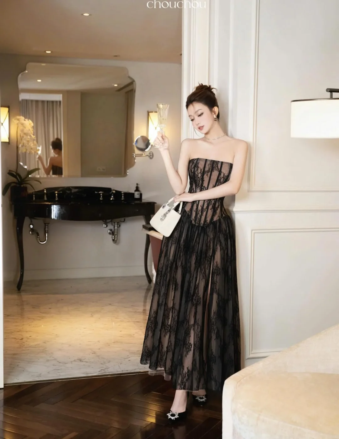 Photo 2 of Đầm ren đen cúp ngực xẻ tà Chouchou size M