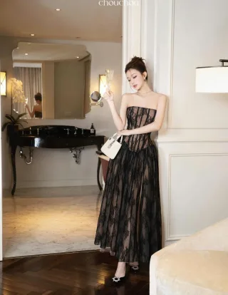Photo 2 of Đầm ren đen cúp ngực xẻ tà Chouchou size M