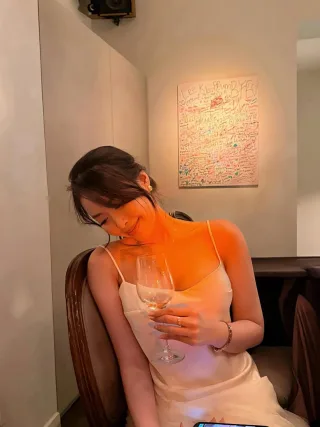 Photo 2 of Váy trắng tay bồng voan nữ cho thuê