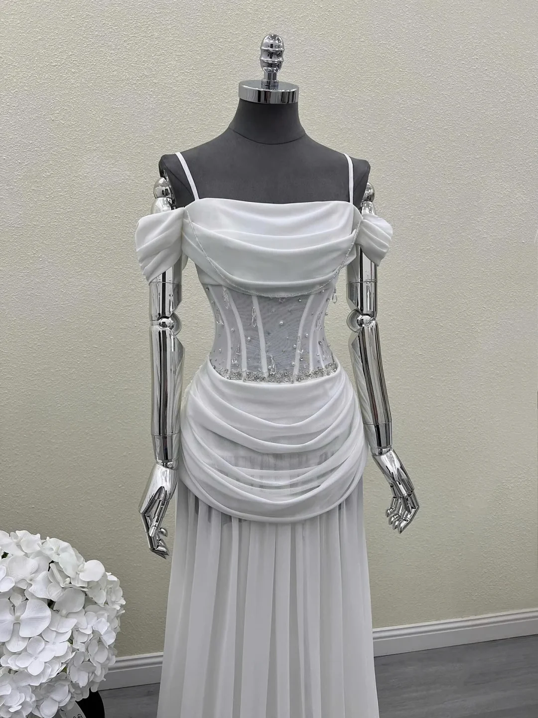 Photo 6 of Đầm dạ hội trắng corset size M