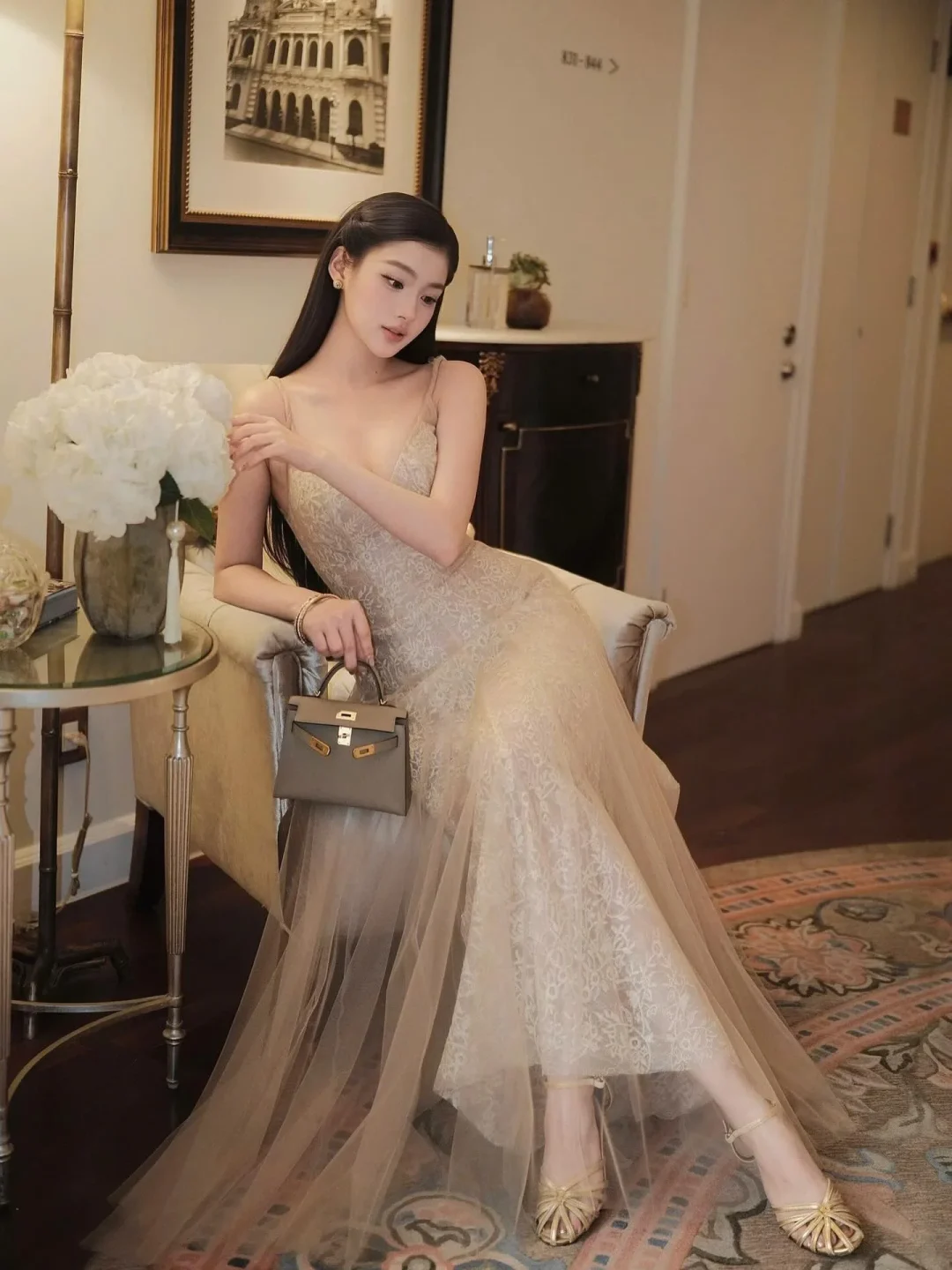 Ảnh 2 của Váy ren dài tiệc Chouchou màu be