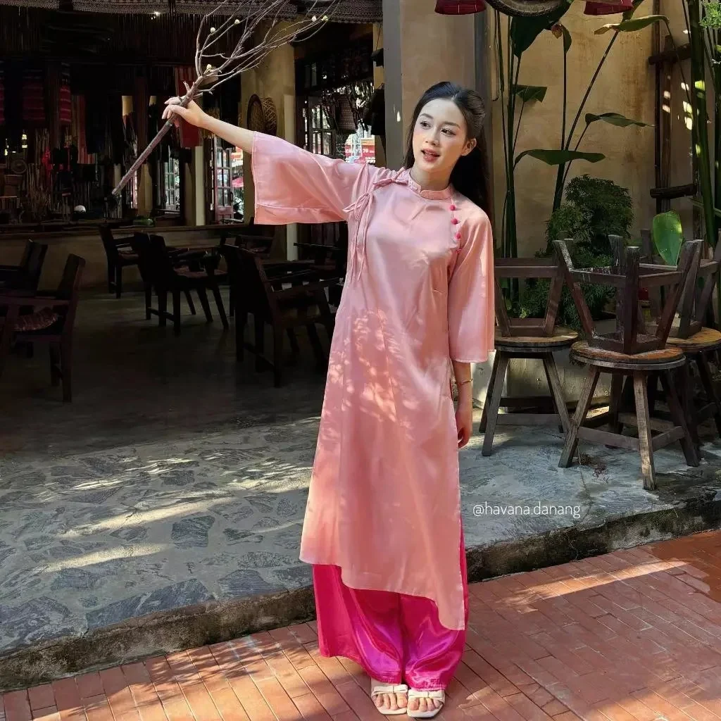 Photo 4 of Áo dài lụa hồng ôm lưng thon nữ