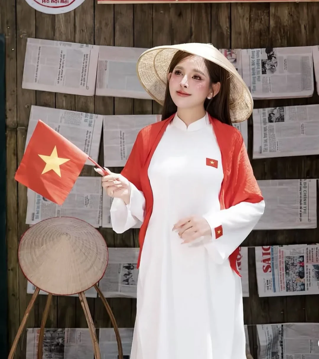 Photo 1 of Áo dài nữ trắng truyền thống cho thuê