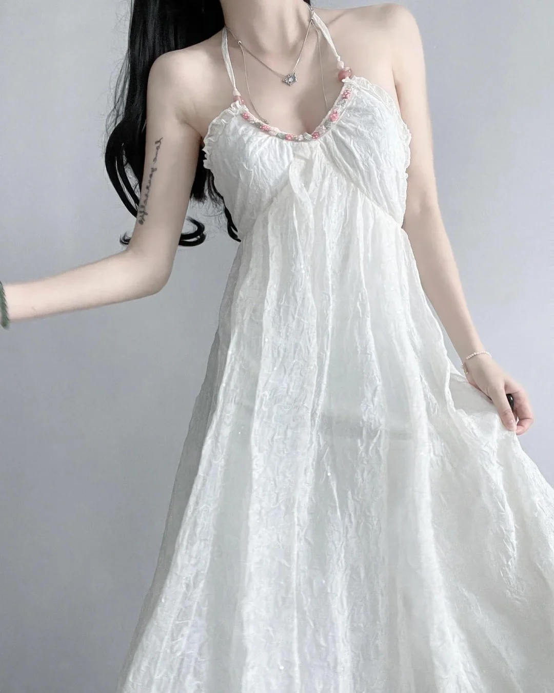 Ảnh 2 của Váy maxi trắng hai dây nữ tính