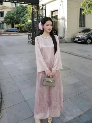 Photo 3 of Áo dài satin xanh nhạt nữ sang trọng