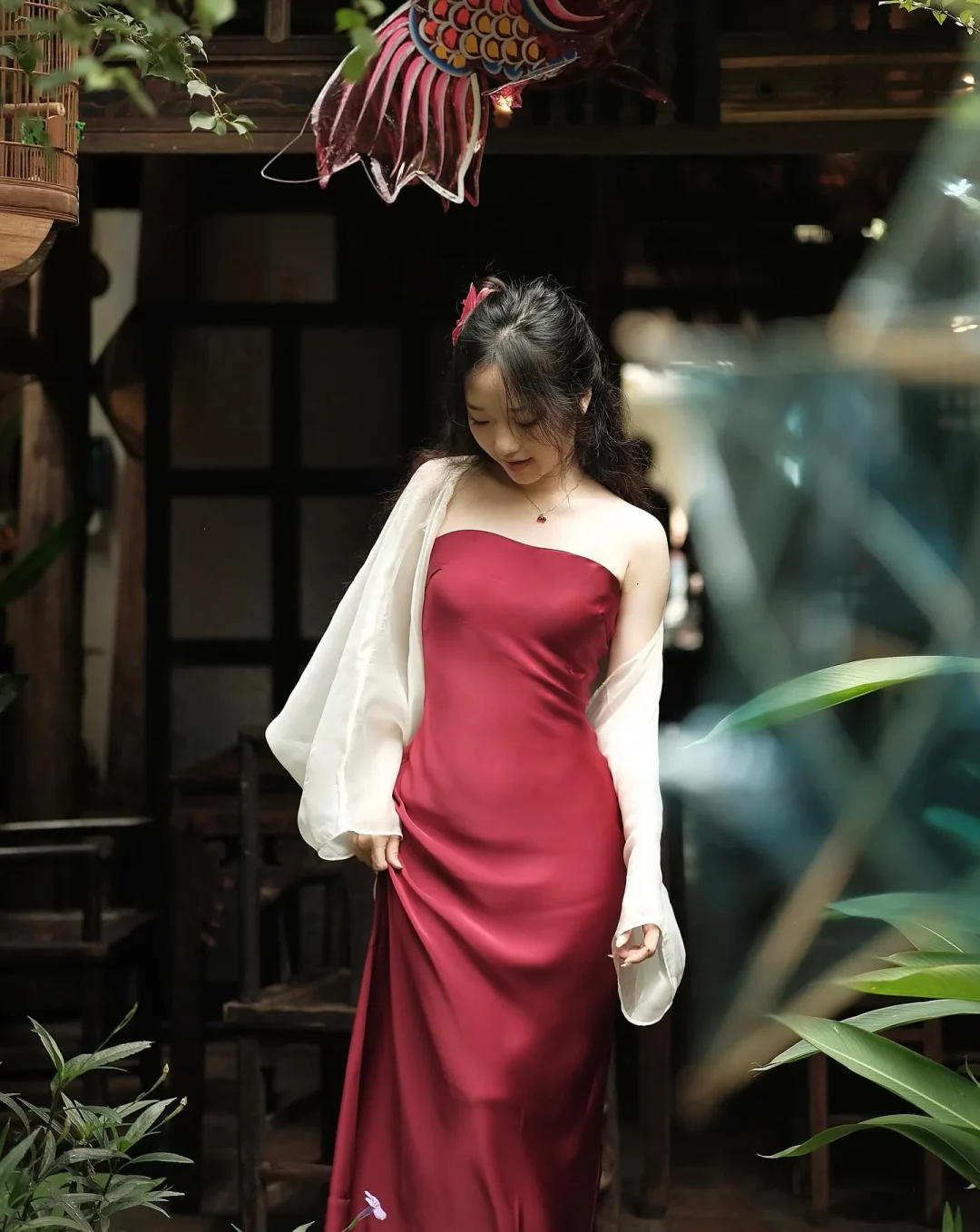 Ảnh 1 của Đầm lụa đỏ mận strapless dài nữ