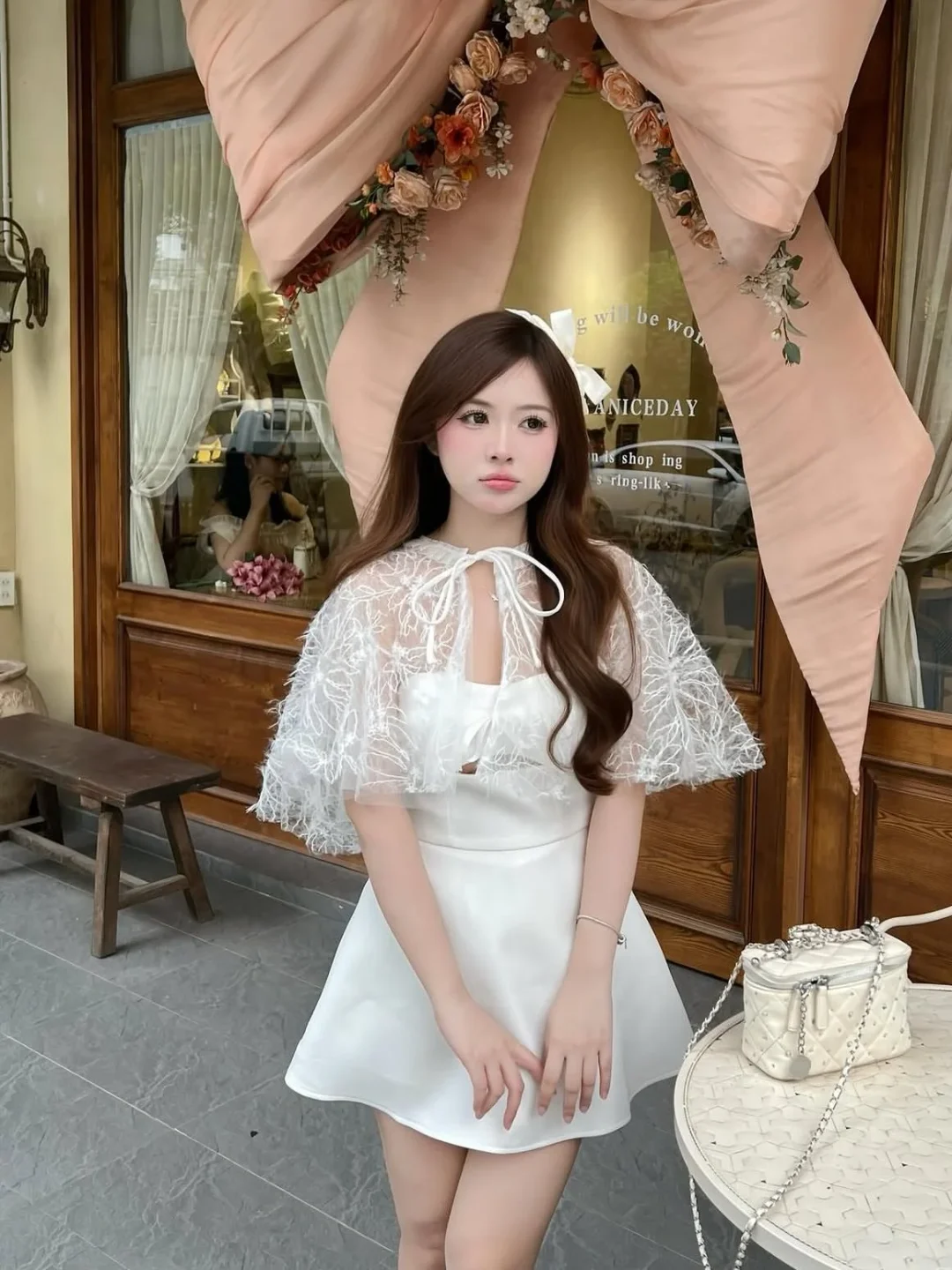 Photo 7 of Đầm trắng ren tay loe size L nữ