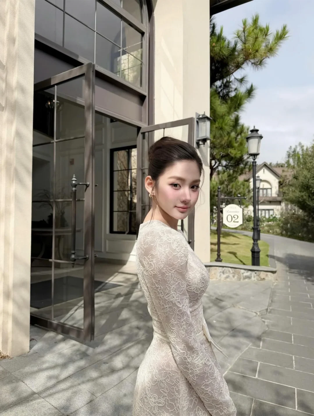 Ảnh 4 của Đầm ren trắng tay dài dự tiệc