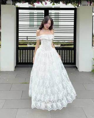 Ảnh 3 của Váy cưới trắng trễ vai ren bồng bềnh