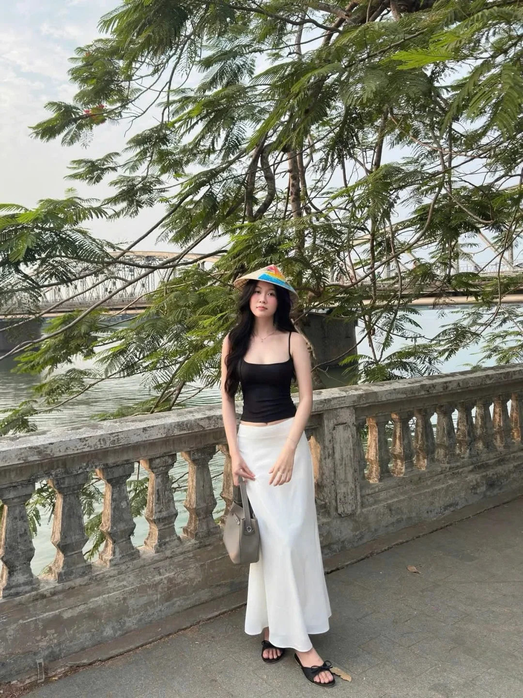Photo 2 of Set áo hai dây đen chân váy trắng dài nữ