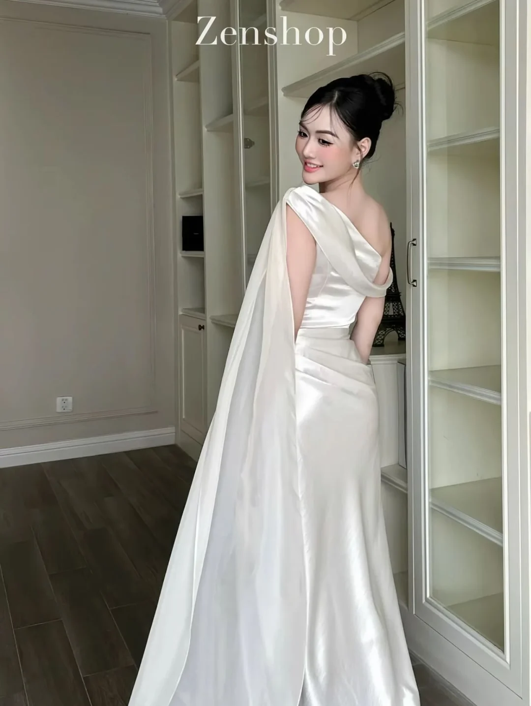 Photo 2 of Đầm dạ hội satin trắng lệch vai