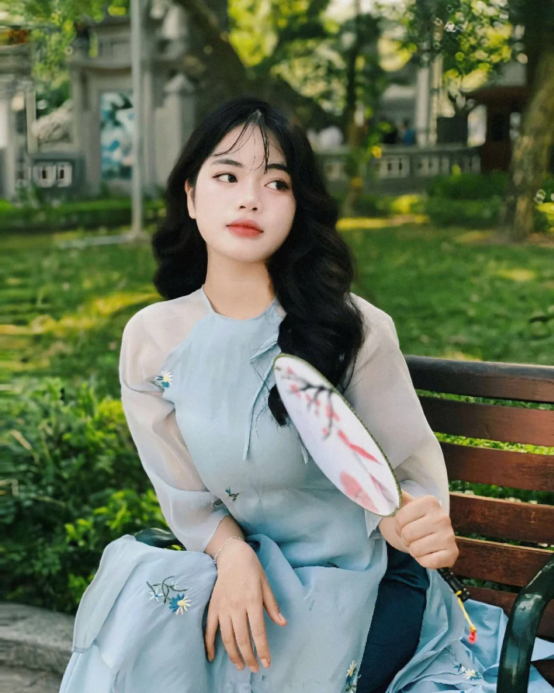 Ảnh 2 của Áo dài nữ xanh nhạt thêu hoa lụa