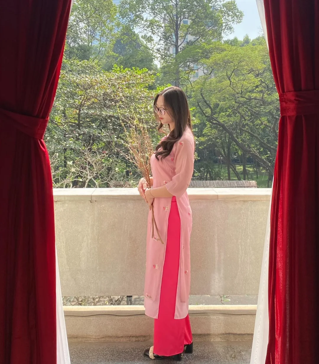 Photo 4 of Set áo dài voan hồng thêu hoa nữ