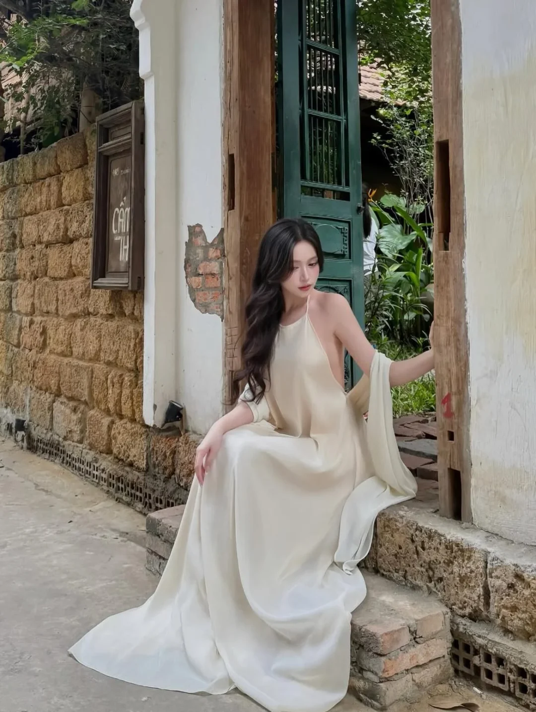 Ảnh 10 của Đầm maxi lụa kem hai dây nữ