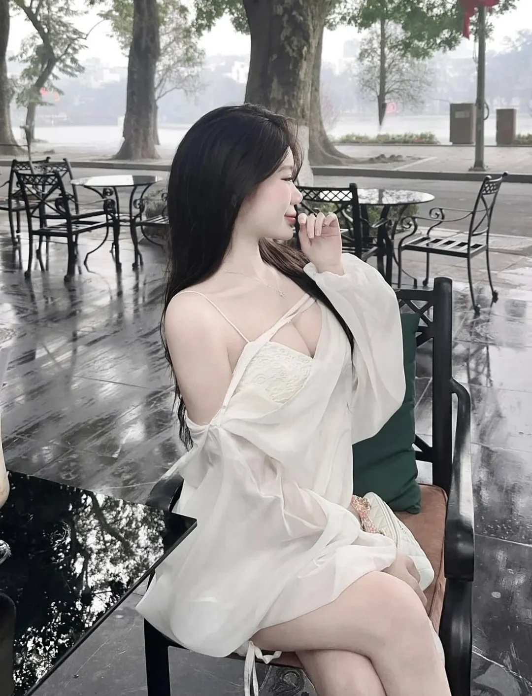 Photo 1 of Áo voan trắng hở vai nữ lãng mạn