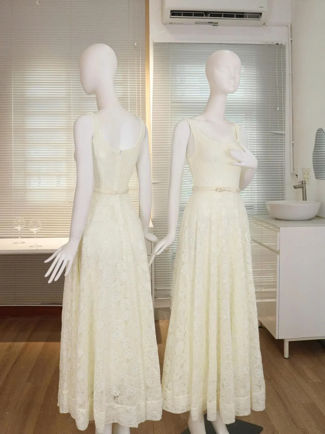 Ảnh 5 của Váy ren trắng maxi Chouchou size M