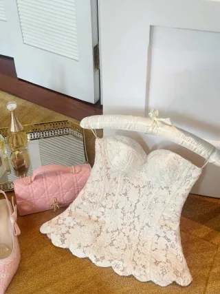 Photo 2 of Áo corset ren trắng kem nữ