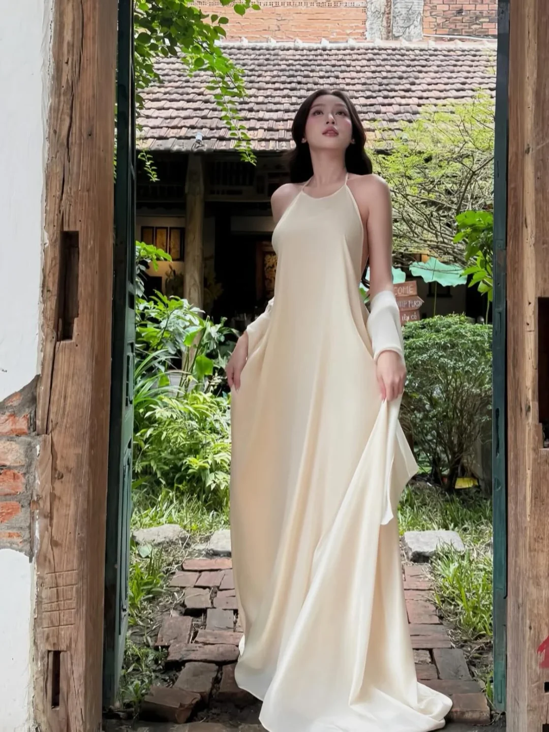 Ảnh 5 của Đầm maxi lụa kem hai dây nữ