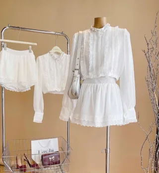 Photo 3 of Set croptop chân váy trắng nữ dễ thương