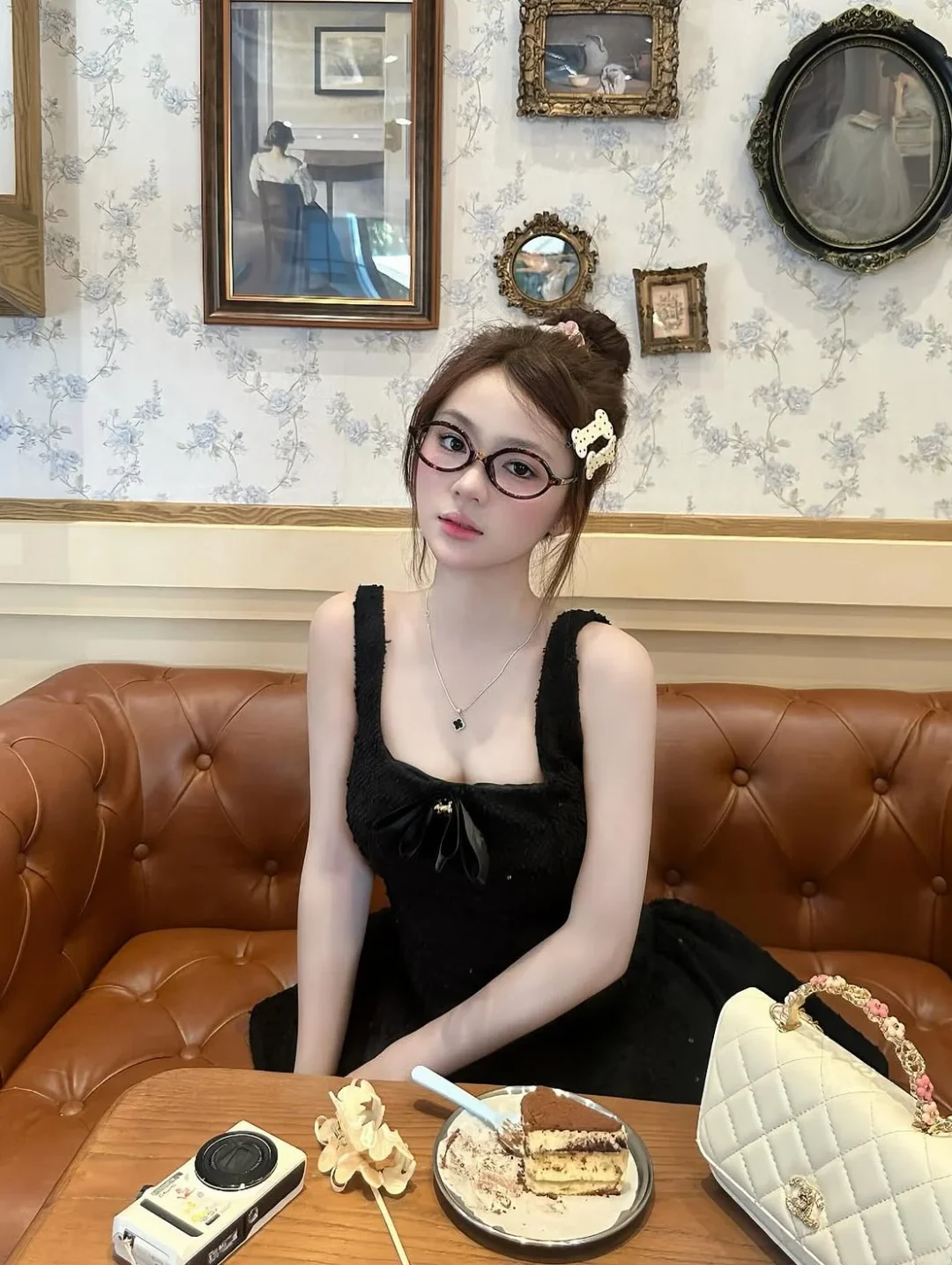 Photo 2 of Đầm mini đen nơ tweed nữ
