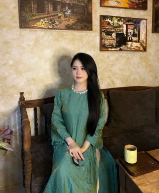 Photo 2 of Áo dài lụa xanh ngọc truyền thống nữ