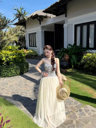 Ảnh 4 của Váy maxi hai dây hoa văn voan kem nữ
