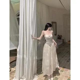 Photo 1 of Đầm maxi trắng corset thêu hoa nữ