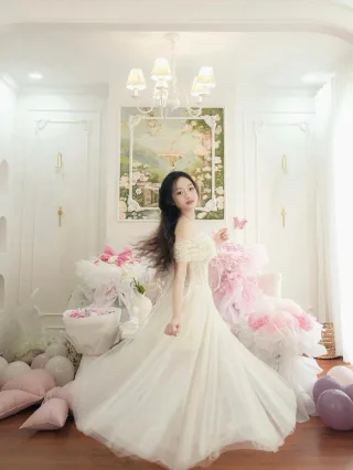 Photo 2 of Váy tiệc trắng bồng bềnh trễ vai