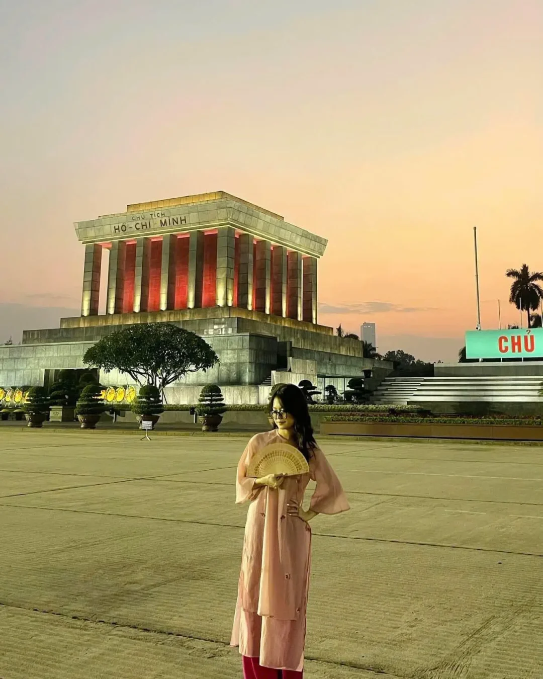 Photo 3 of Áo dài hồng pastel thêu hoa cho thuê