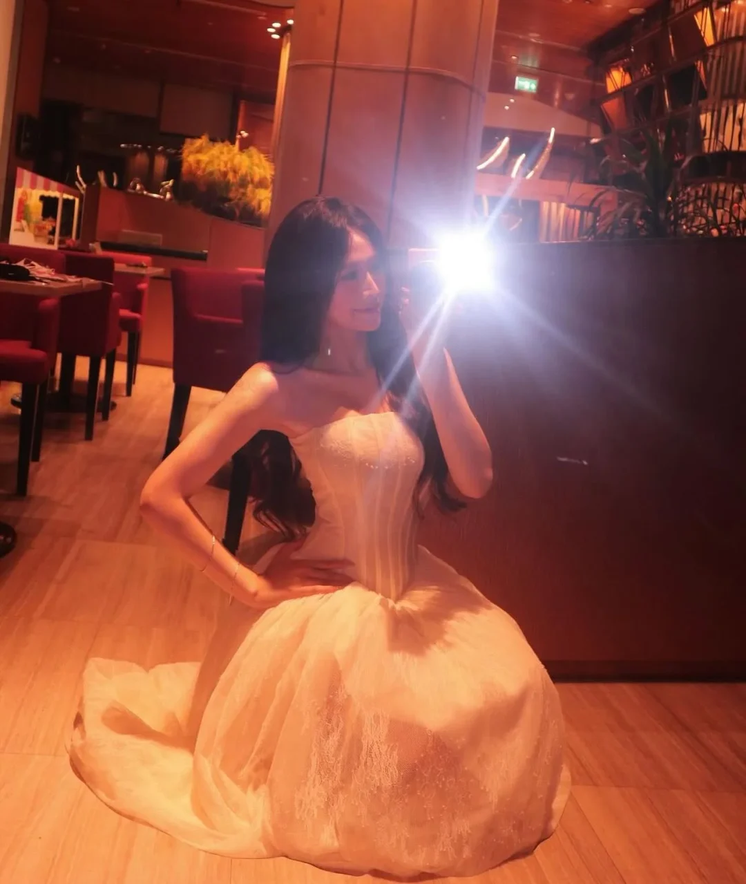 Photo 3 of Váy dạ hội corset ren kem Chouchou