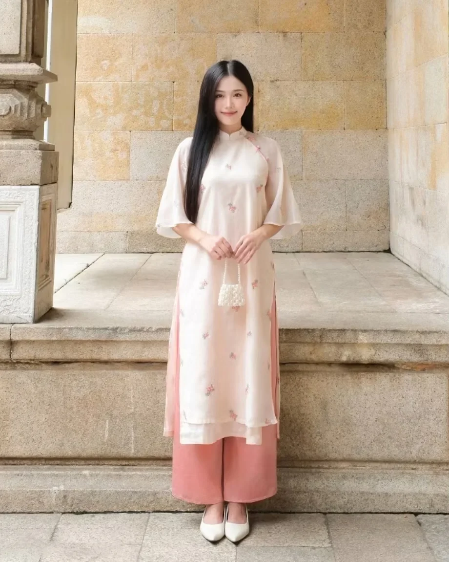 Ảnh 1 của Áo dài nữ thêu hoa hồng nhạt