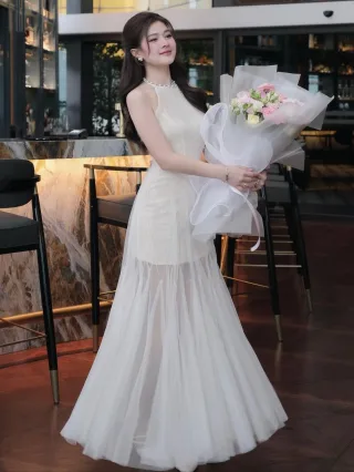 Photo 1 of Váy dạ hội trắng ren dài size S/M
