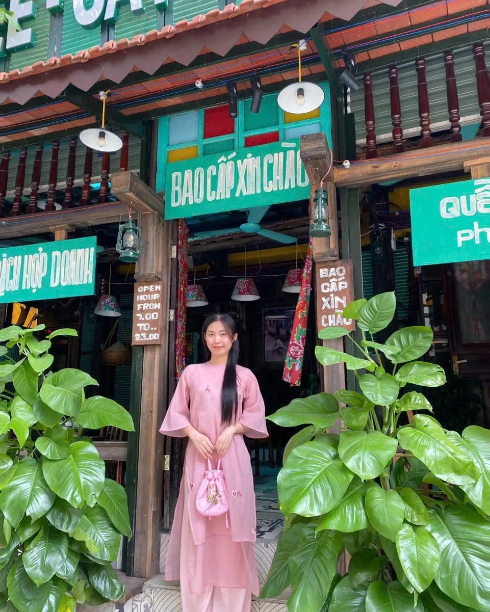 Photo 3 of Áo dài nữ lụa thêu hoa hồng truyền thống