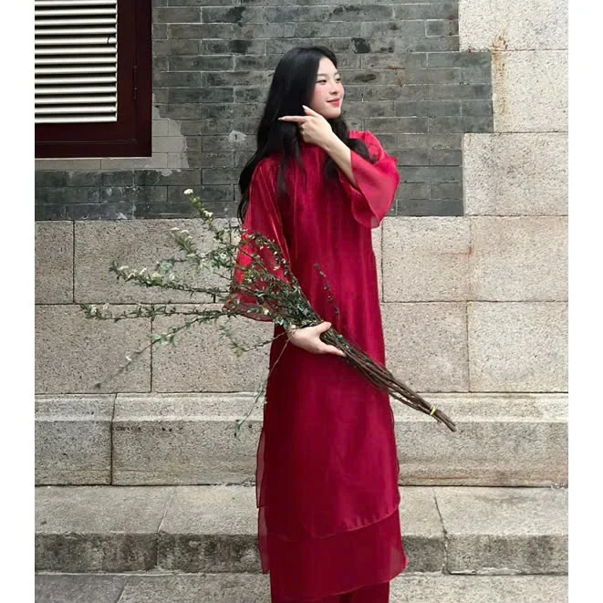 Photo 2 of Áo dài đỏ lụa truyền thống nữ
