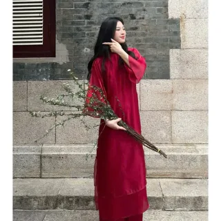 Photo 2 of Áo dài đỏ lụa truyền thống nữ