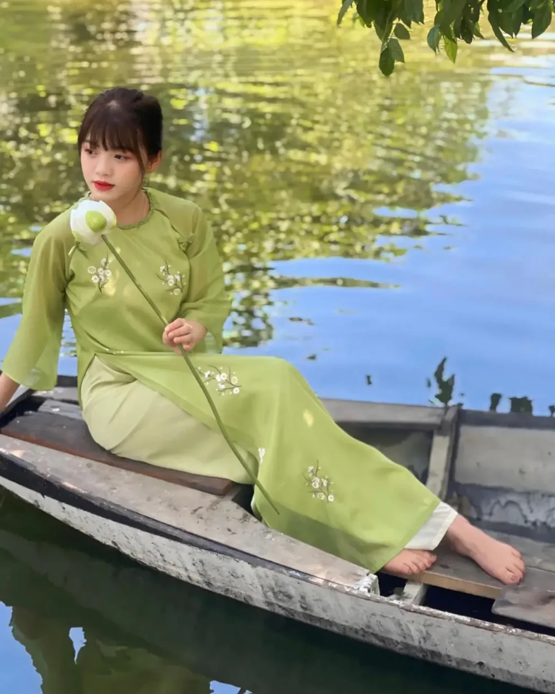 Ảnh 5 của Áo dài voan xanh cốm thêu hoa nữ