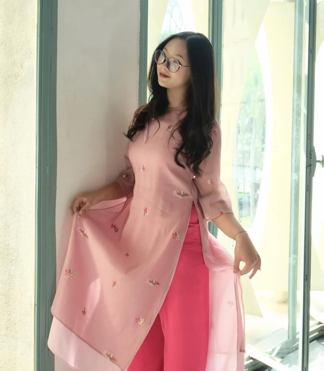Photo 3 of Set áo dài voan hồng thêu hoa nữ