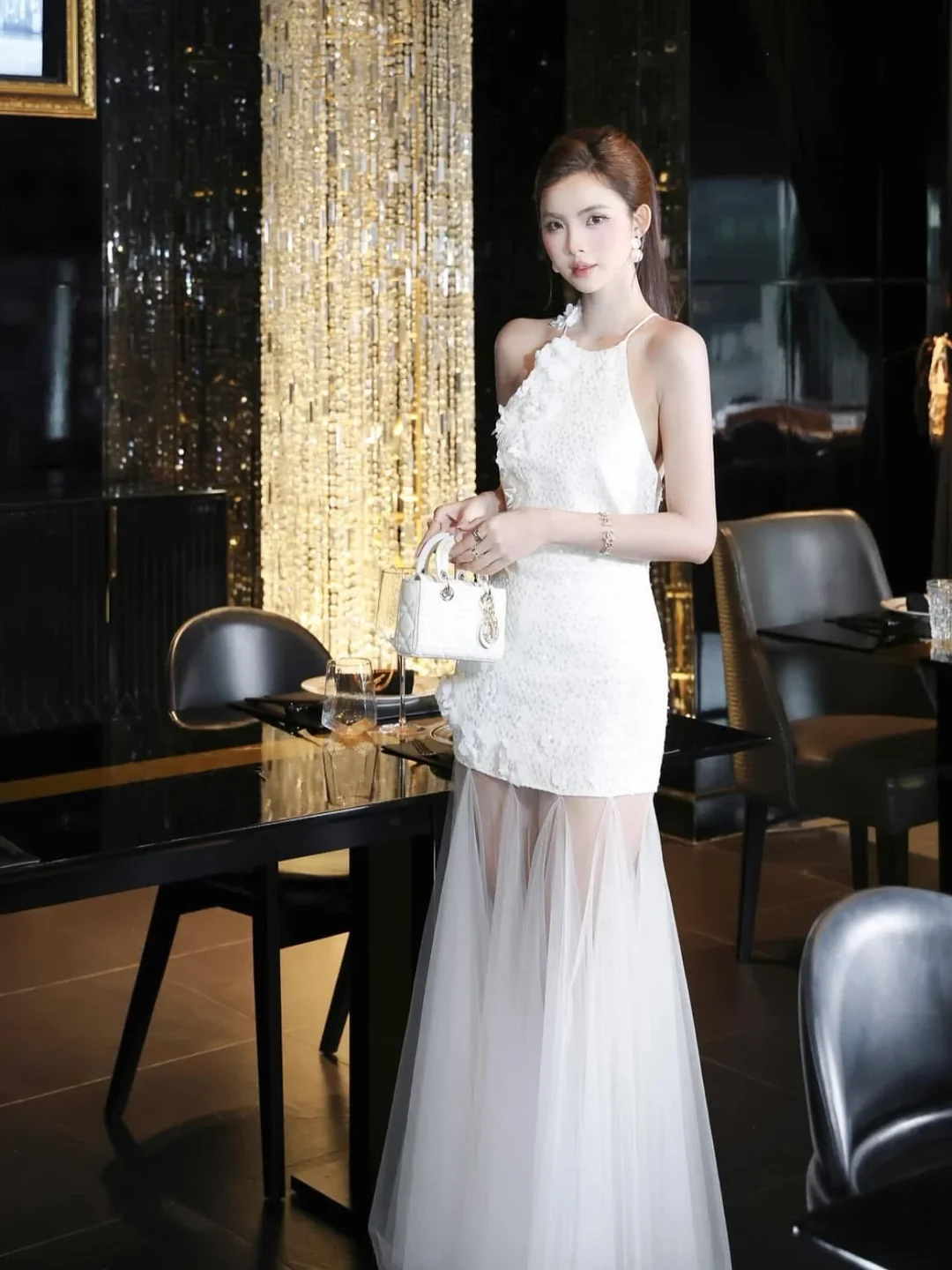 Photo 4 of Đầm maxi trắng sang trọng cho thuê