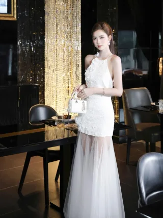 Photo 4 of Đầm maxi trắng sang trọng cho thuê