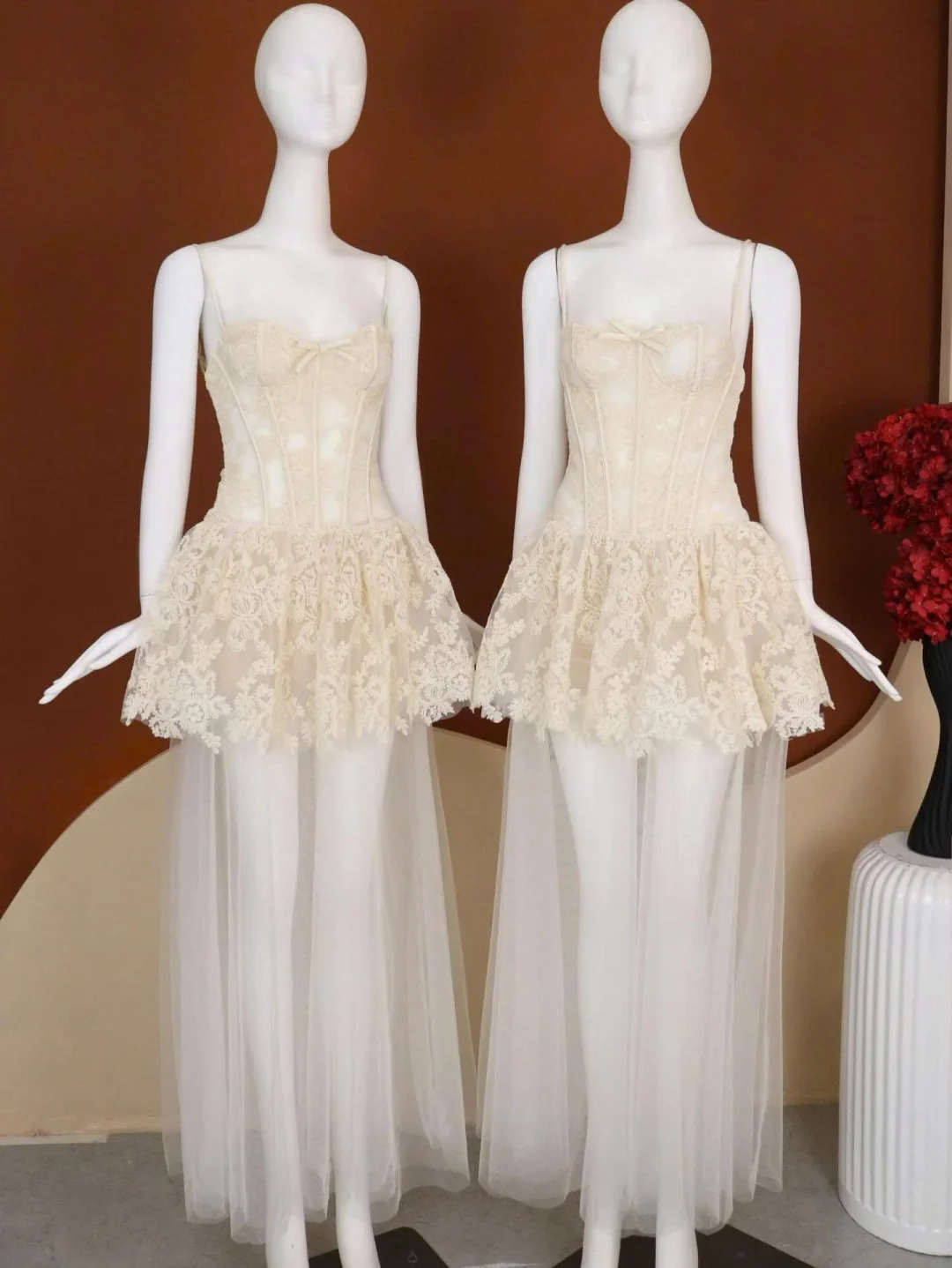 Photo 7 of Váy ren corset tulle màu kem size S