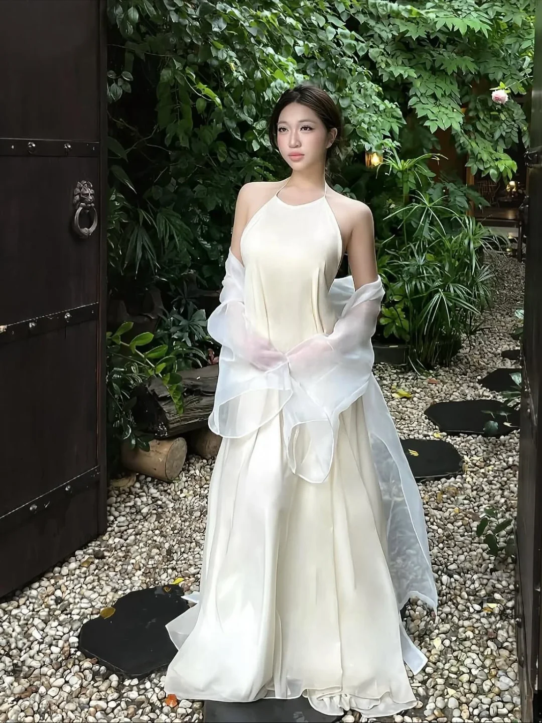 Photo 6 of Váy maxi voan cổ yếm vàng nhạt nữ