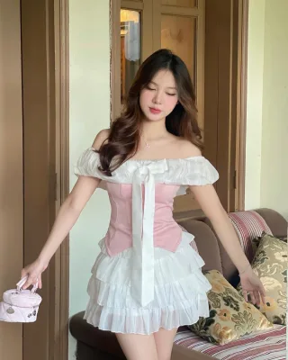 Photo 3 of Đầm trễ vai hồng trắng size S nữ
